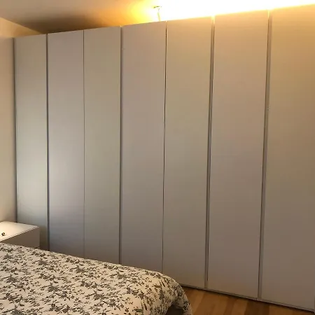 Italia Apartment Camin